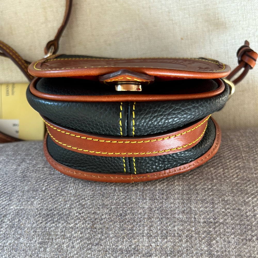 Dooney & Bourke Black Leather Duck Bag Crossbody Bag NWT - Picture 5 of 8
